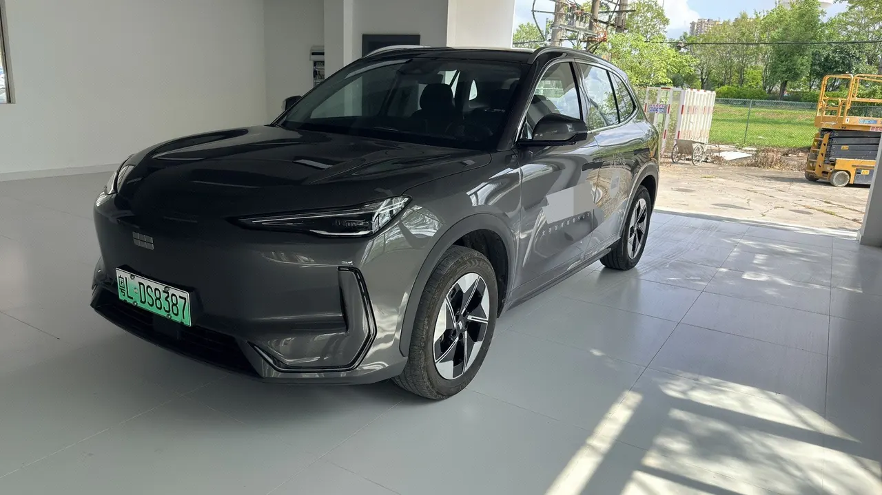 Open image lightbox: Geely Galaxy 2026 E 5 610km Discovery Edition Automatic Gear