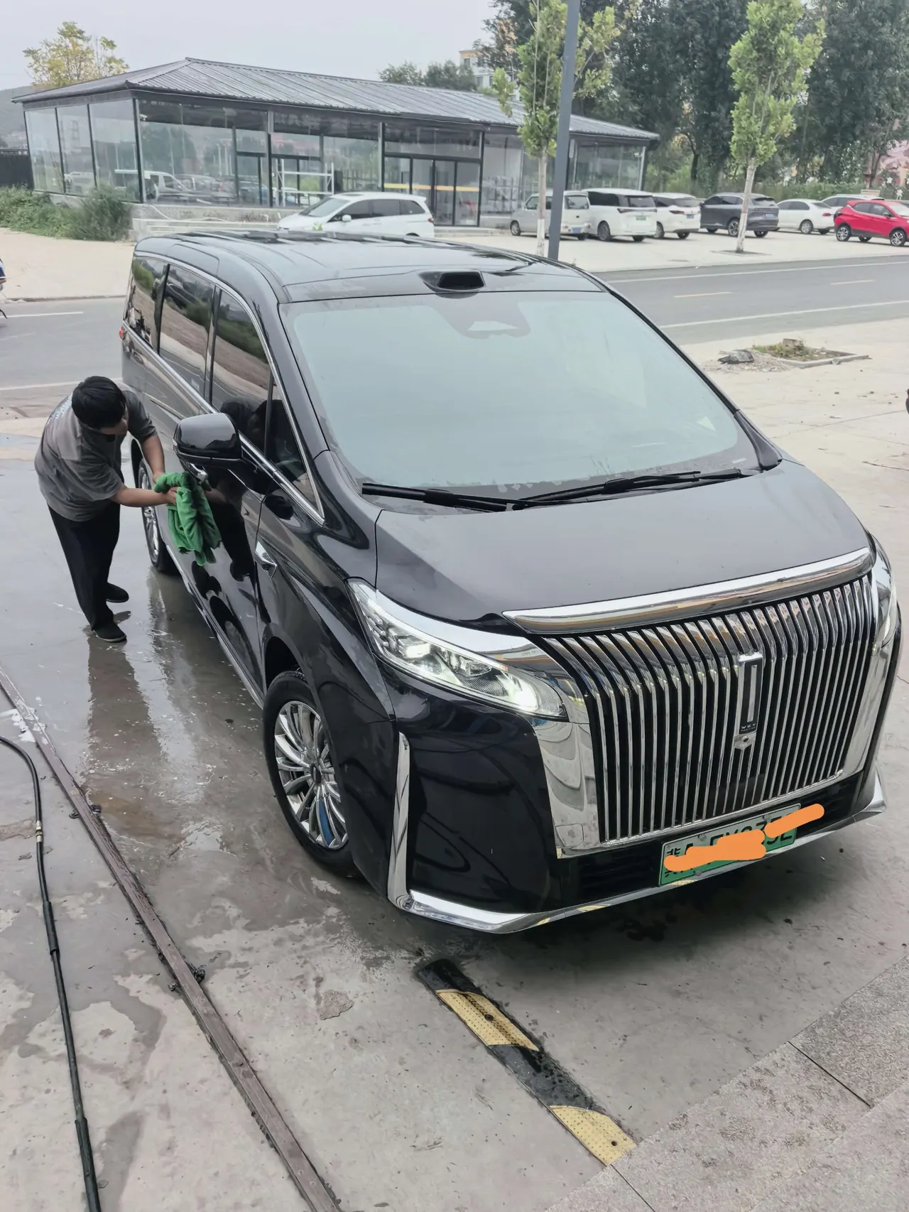 WEY 2025 VV7 Hi4 1.5T Four-Wheel-Drive Automatic Model 2