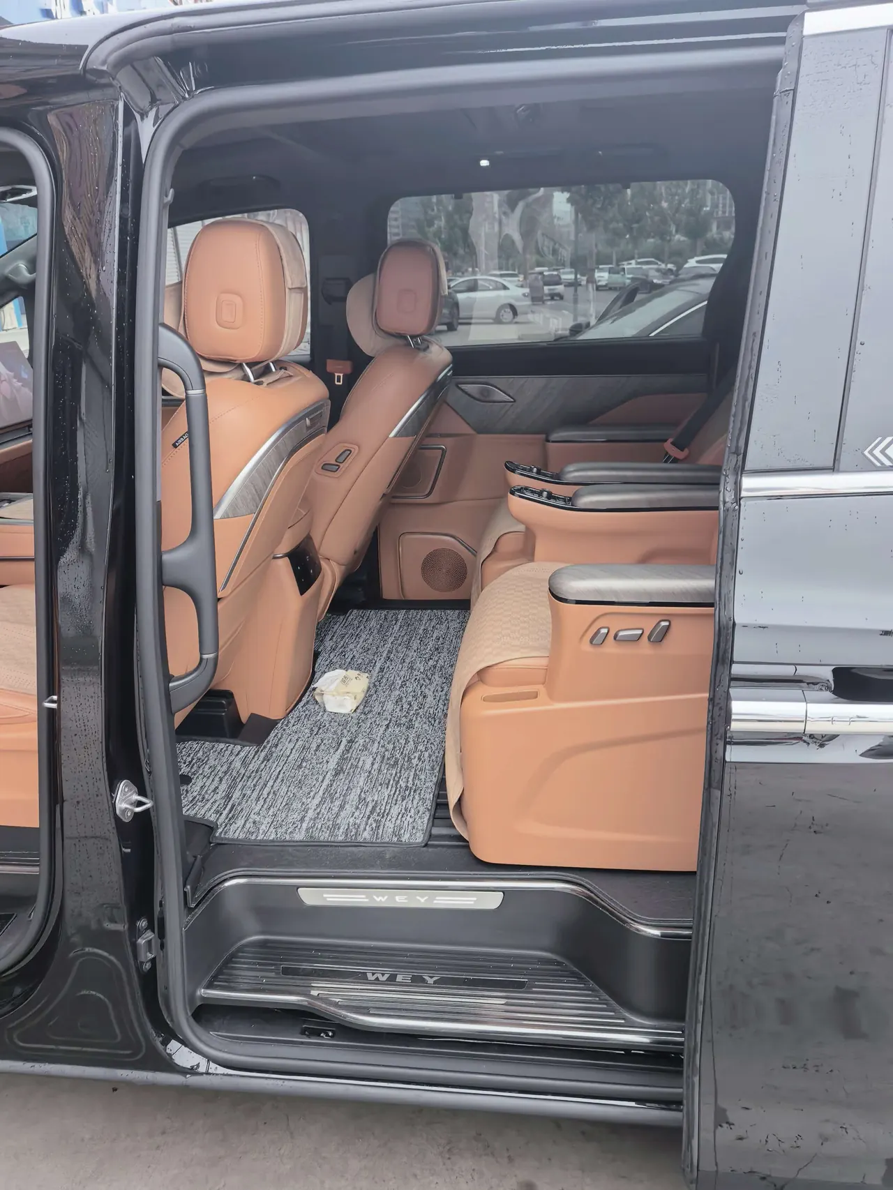 WEY 2025 VV7 Hi4 1.5T Four-Wheel-Drive Automatic Model 4