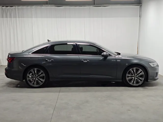 Audi 2021 A6L 2.0TFSI 45TFSI into the life version of automatic gear 5