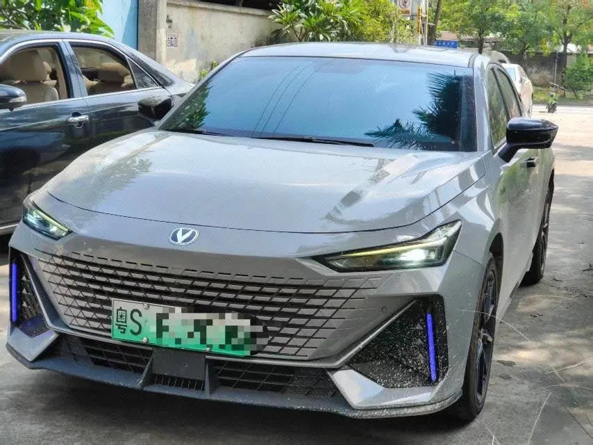 ChangAn 2023 UNI-V Smart Electric iDD 1.5T 113km Smart Fun (Fast Edition) Automatic Gear - View 1
