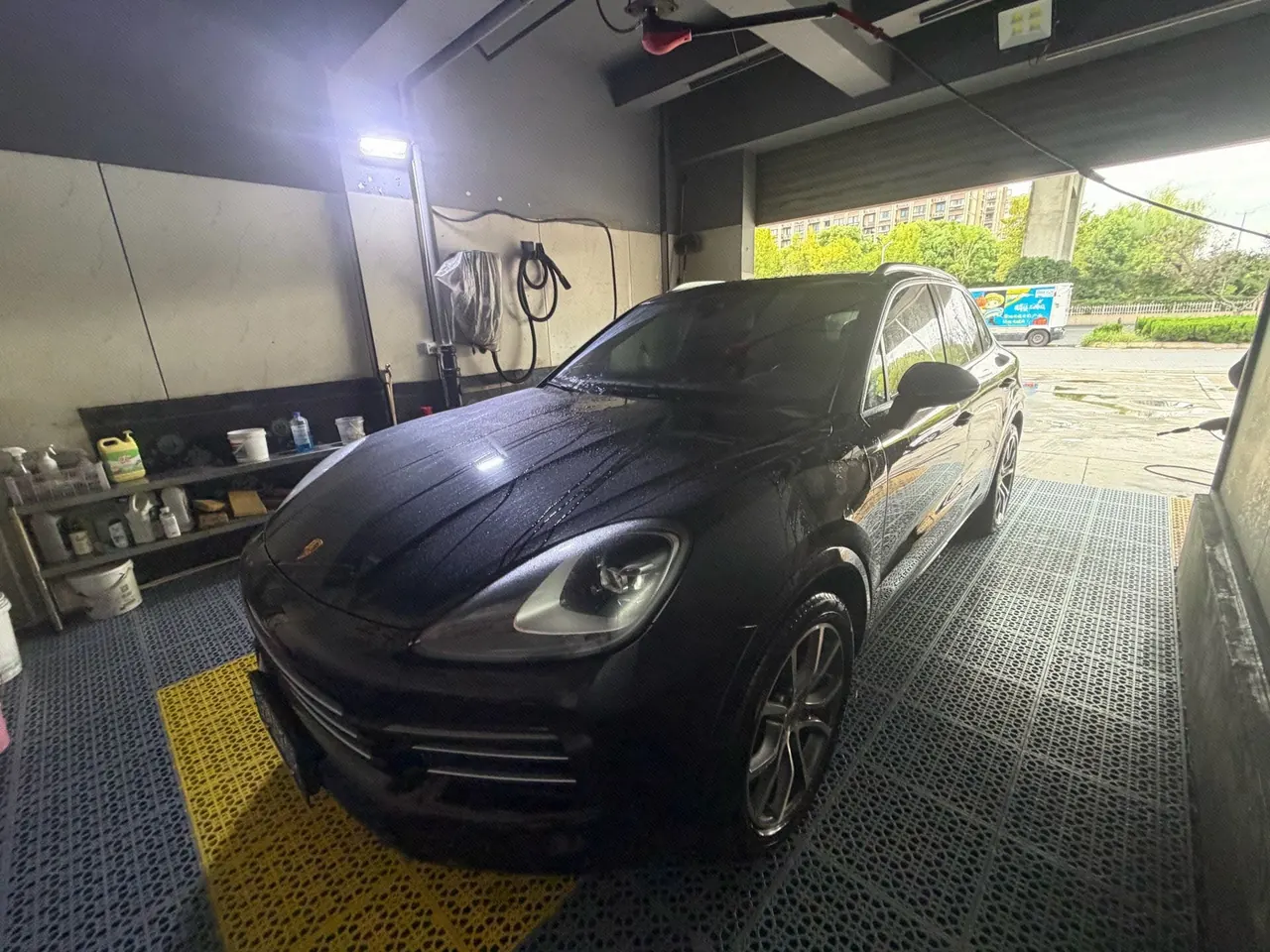 Open image lightbox: Porsche Cayenne (Imported) 2022 Cayenne 3.0T Platinum Edition Automatic Gear