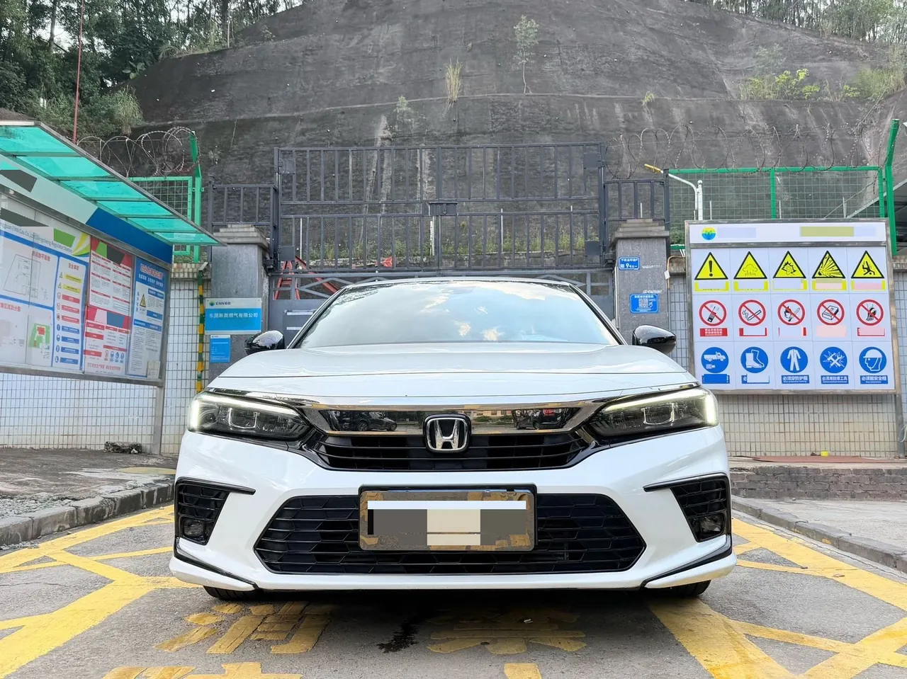 Honda 2023 Civic 1.5T Stepless 240TURBO Dynamic C Special Edition Automatic Gear 3