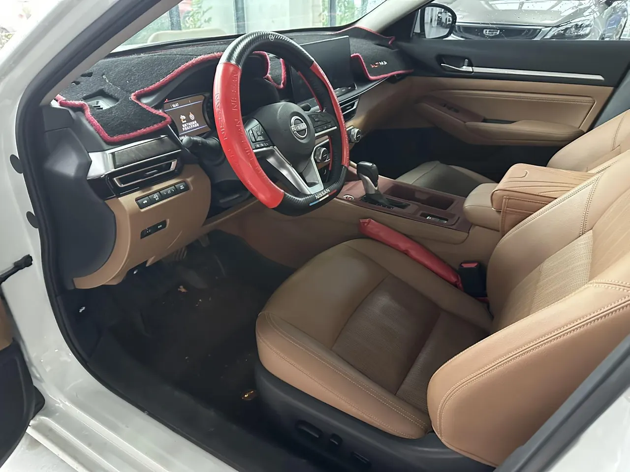 Nissan 2025 Teana 2.0 Stepless SV Black Gold Edition Automatic Gear 4