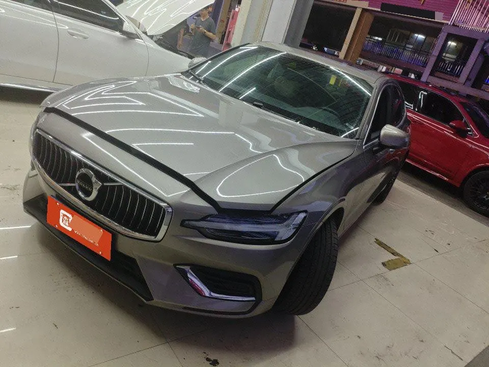 Open image lightbox: Volvo 2022 S60 48V 2.0T B4 Zhiyuan Deluxe Edition Automatic Gear