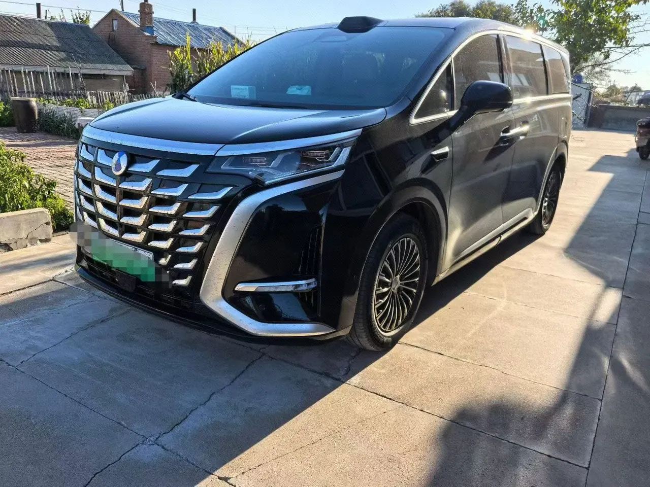 打开图片灯箱:Denza 2025 Denza D9 DM-i 1.5T stepless four-wheel drive automatic gear