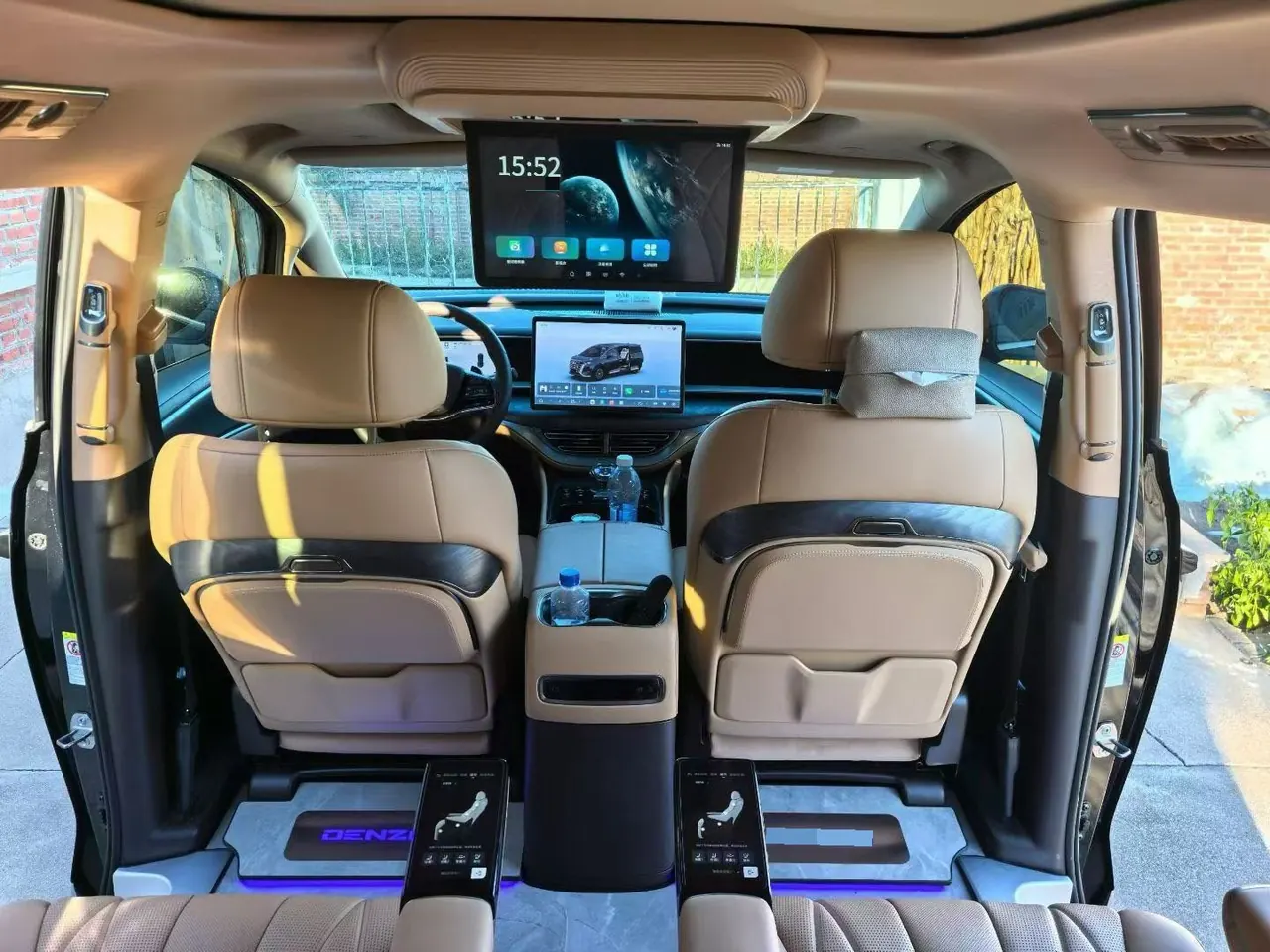 Denza 2025 Denza D9 DM-i 1.5T stepless four-wheel drive automatic gear 7