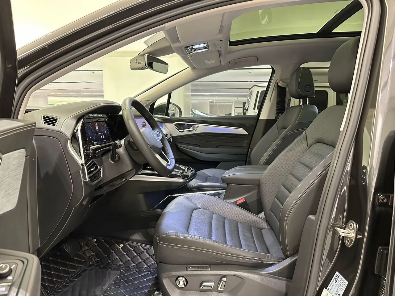 Volkswagen 2021 models of 2.0TSI 380TSI four-wheel drive luxury version of Pro automatic gear 3