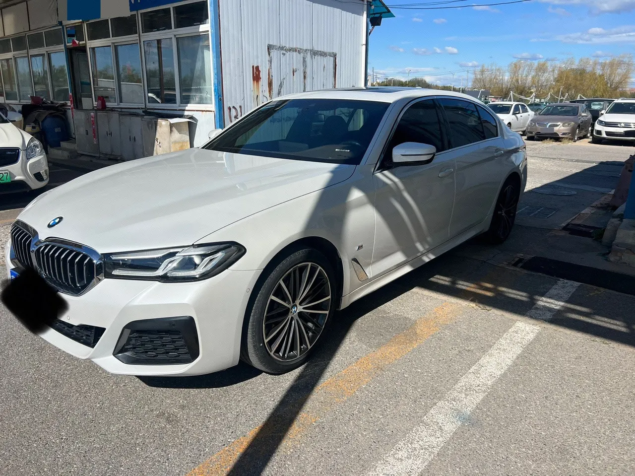 Открыть галерею: BMW 5 Series 2021 530Li 2.0T Leading M Sports Suit Automatic Gear