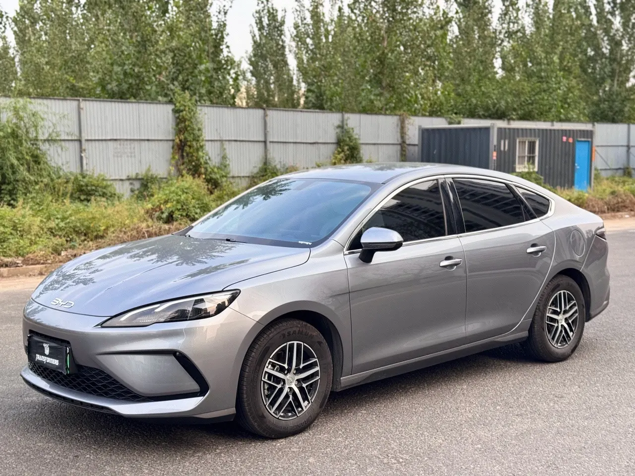 打开图片灯箱:BYD 2025 seals 05 DM-i 1.5 stepless smart driving version 55KM luxury automatic gear