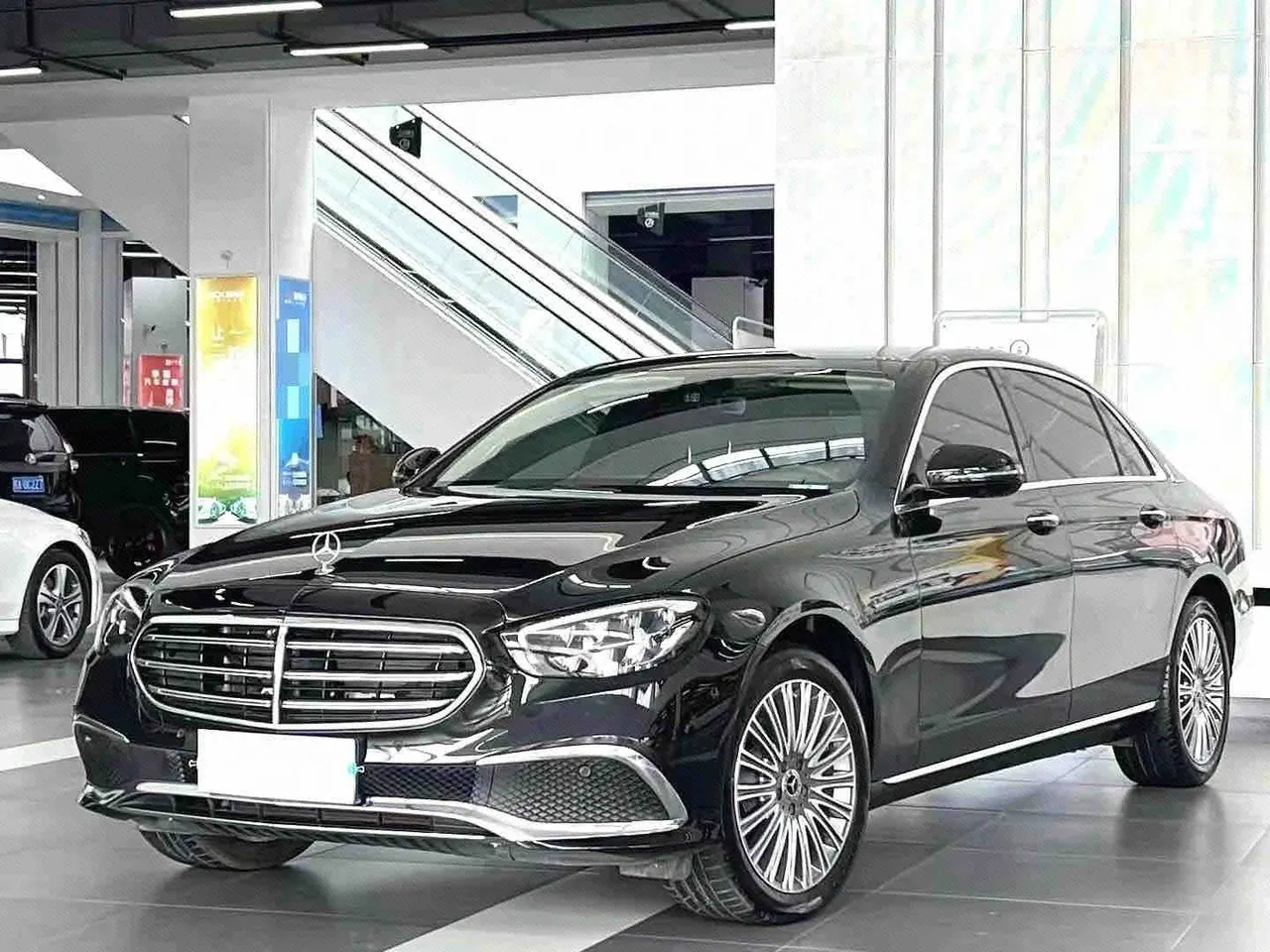 Открыть галерею: Mercedes Benz E Class 2023 E 300 L 2.0T Luxury Automatic Gear