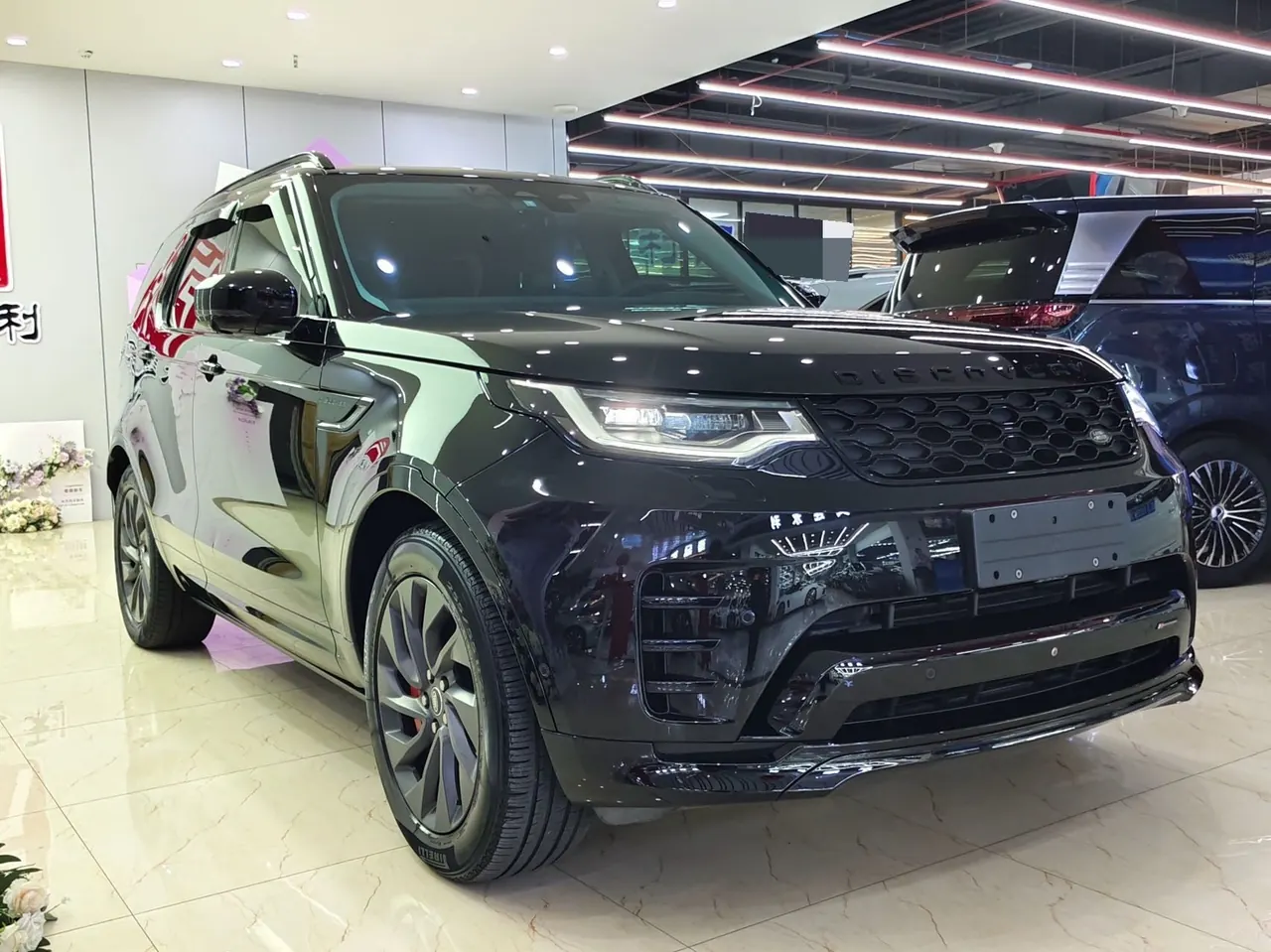 Land Rover found (imported) 2023 found 5 48V 3.0T 360PS R-Dynamic S automatic gear 3