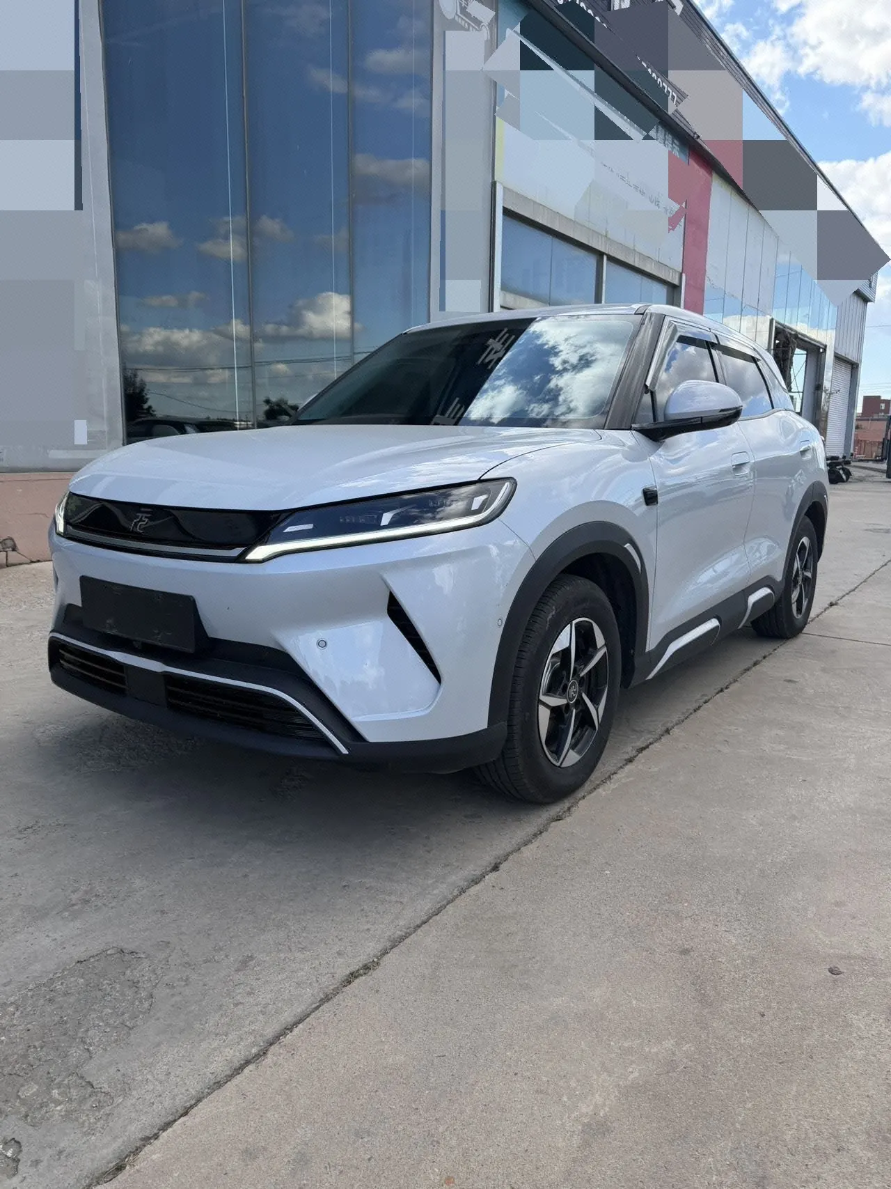Открыть галерею: BYD 2025 Yuan UP Smart Driving 401KM Leading Automatic Gear