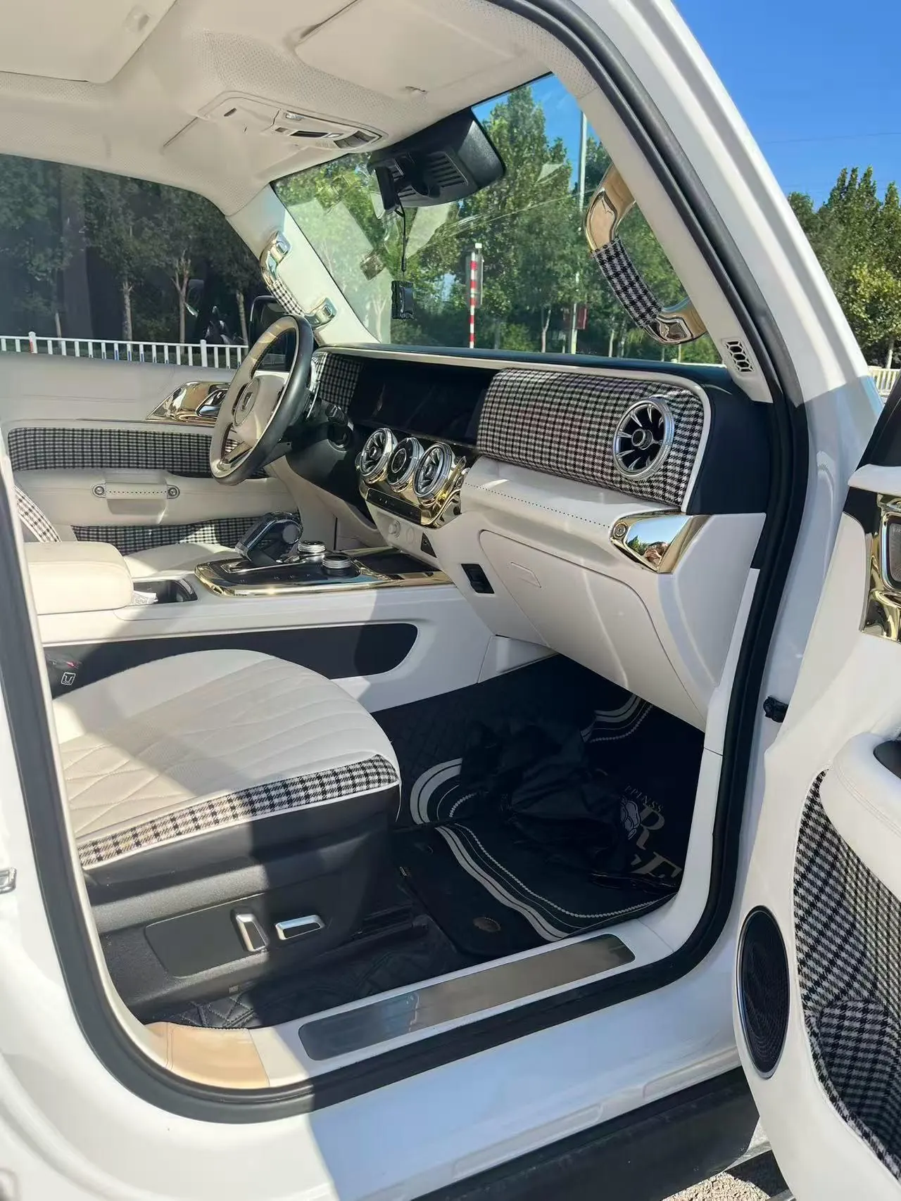Tank 2025 Tank 300 2.0T Challenger Automatic Transmission 3