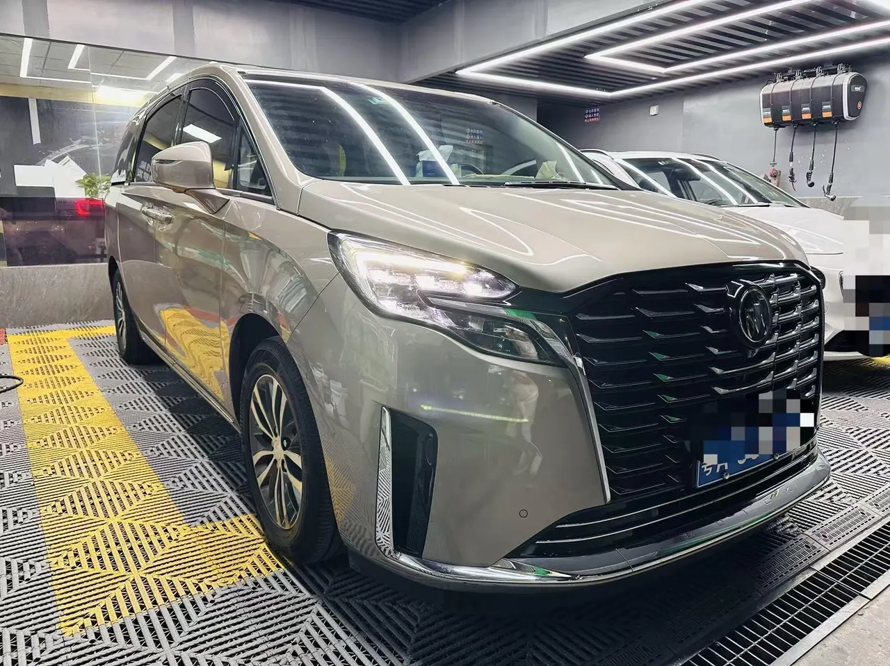 Buick 2023 GL8 ES Lu Zun 48V 2.0T 653T Exclusive Automatic Gear 2