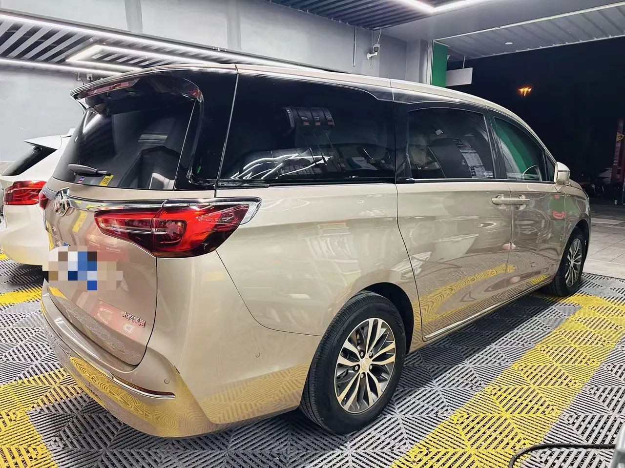 Buick 2023 GL8 ES Lu Zun 48V 2.0T 653T Exclusive Automatic Gear 3
