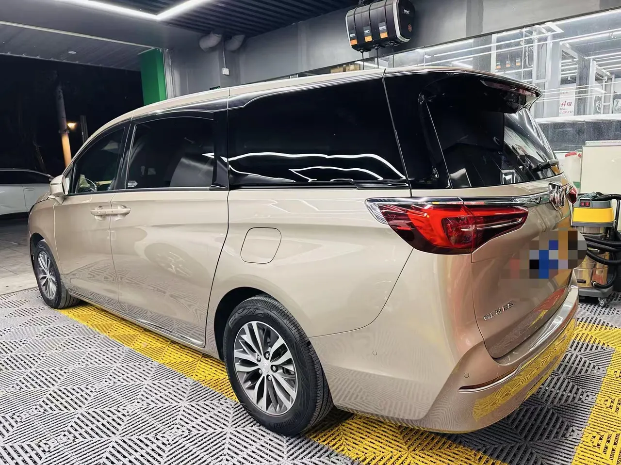 Buick 2023 GL8 ES Lu Zun 48V 2.0T 653T Exclusive Automatic Gear 4