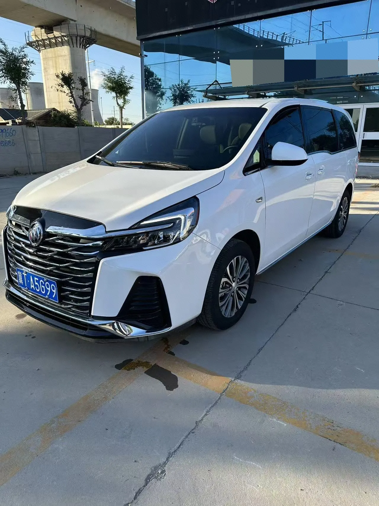 Open image lightbox: Buick 2023 GL8 Land Business Class 48V 2.0T 652T Comfortable Automatic Gear