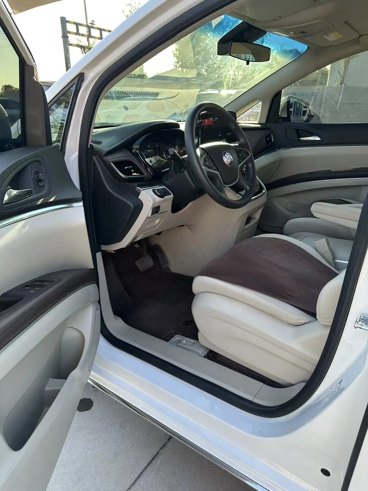 Buick 2023 GL8 Land Business Class 48V 2.0T 652T Comfortable Automatic Gear 4