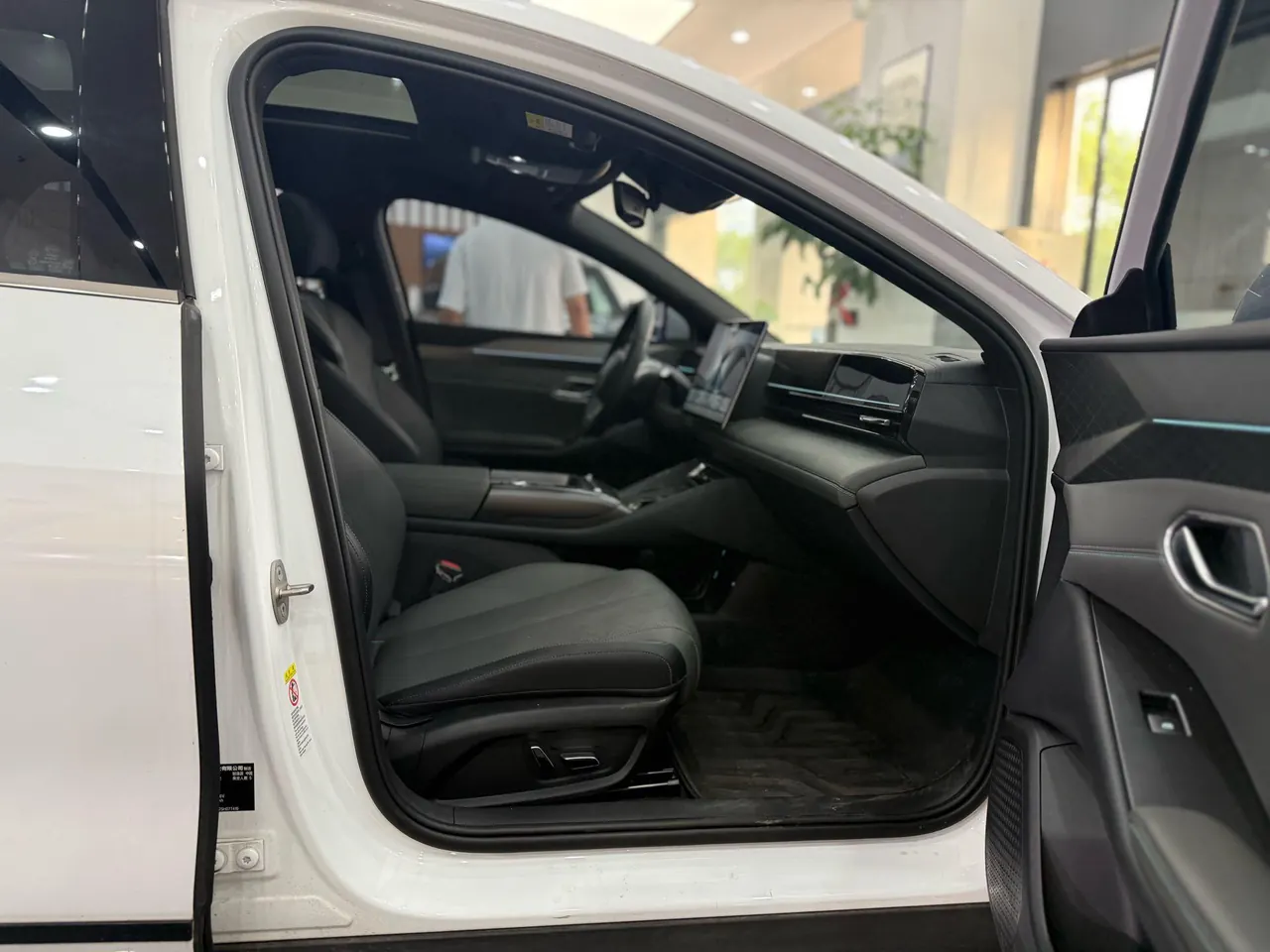 BYD 2025 Qin L EV 545KM cloud chariot type automatic gear 6