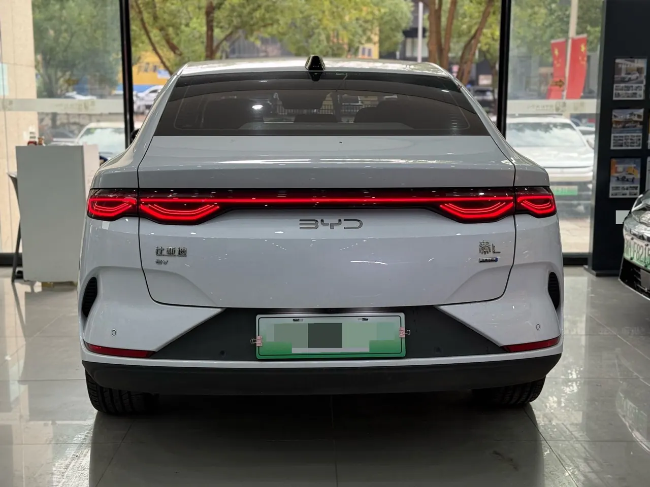 BYD 2025 Qin L EV 545KM cloud chariot type automatic gear 8