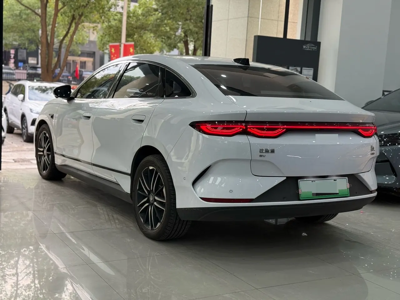 BYD 2025 Qin L EV 545KM cloud chariot type automatic gear 9