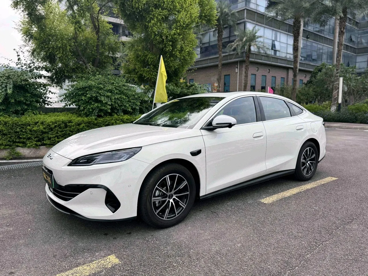 打开图片灯箱:BYD 2025 seals 06 DM-i 1.5 stepless smart driving version 120KM exclusive automatic gear