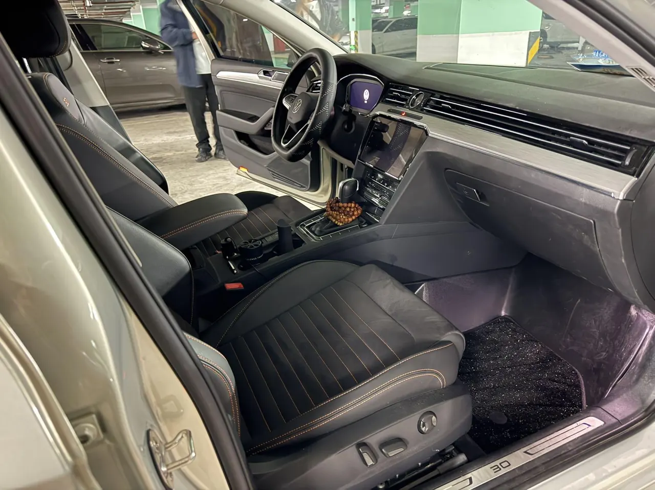 Volkswagen 2020 Magotan 2.0TSI 330TSI luxury automatic transmission 5