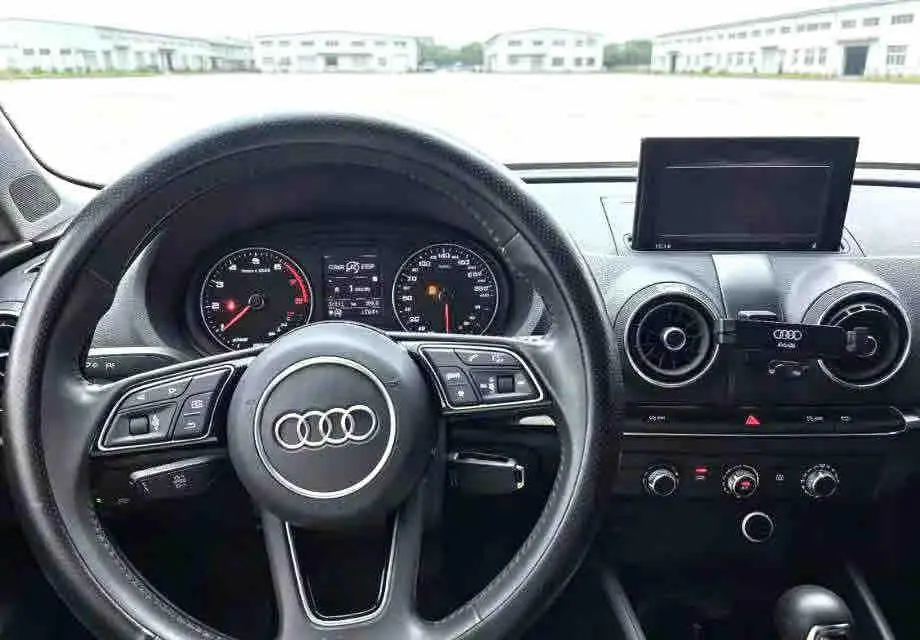 Audi 2020 A3 Limousine 1.4TFSI 35TFSI aggressive (modified) automatic gear 4
