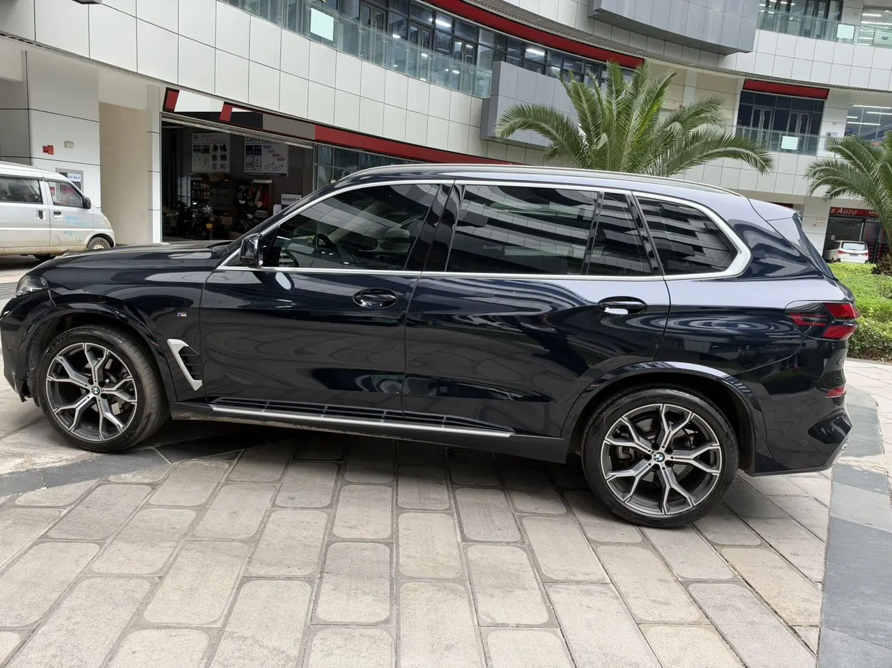 BMW 2023 X5 xDrive30Li 48V 2.0T exclusive m sports obsidian night suit automatic gear 4