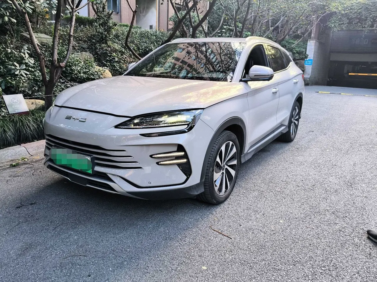 Открыть галерею: BYD 2023 Song PLUS DM-i 1.5 Stepless Champion Edition 110KM Flagship PLUS Automatic Gear