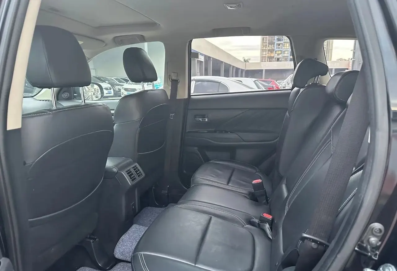 Mitsubishi 2020 Outlander 2.0 Stepless Two-Drive Enjoy Edition 5-seat Automatic Gear 4