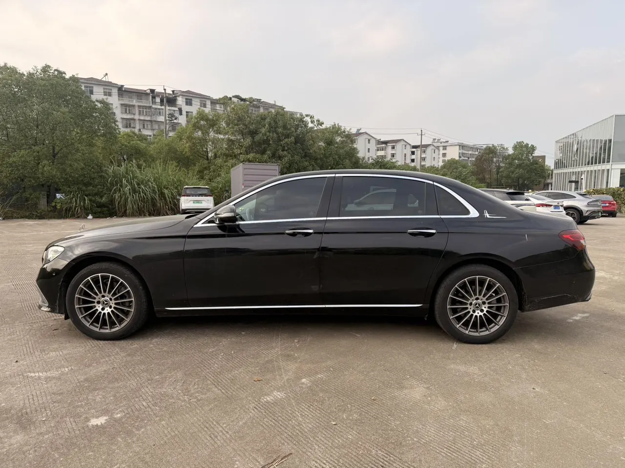 Mercedes Benz E Class 2023 E 260 L 2.0T Automatic 14