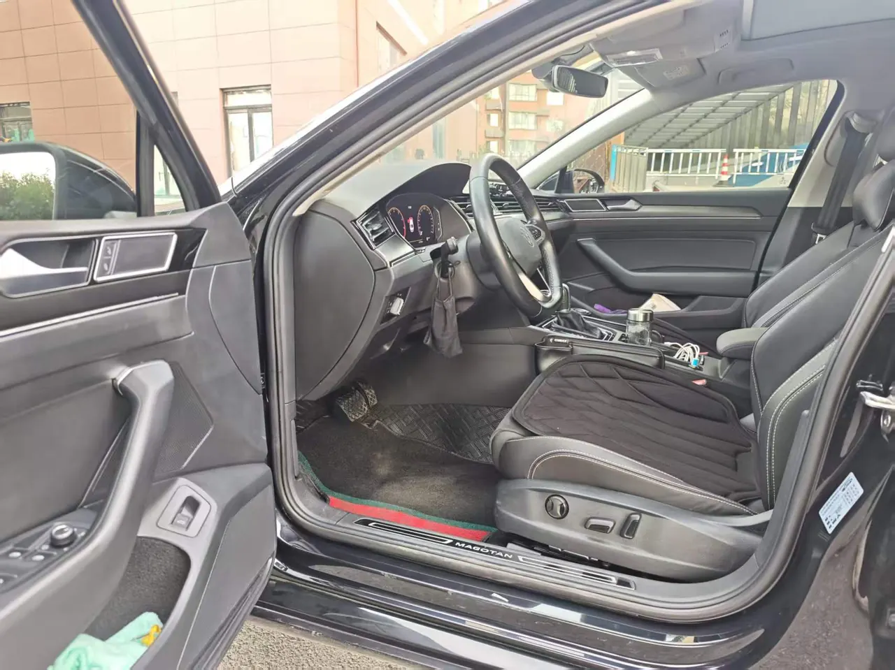 Volkswagen 2020 Magotan 2.0TSI 330TSI luxury automatic transmission 5