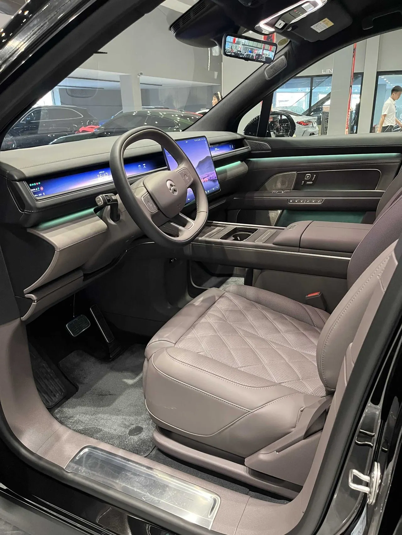 NIO 2026 ES8 6-seat executive deluxe automatic gear 7