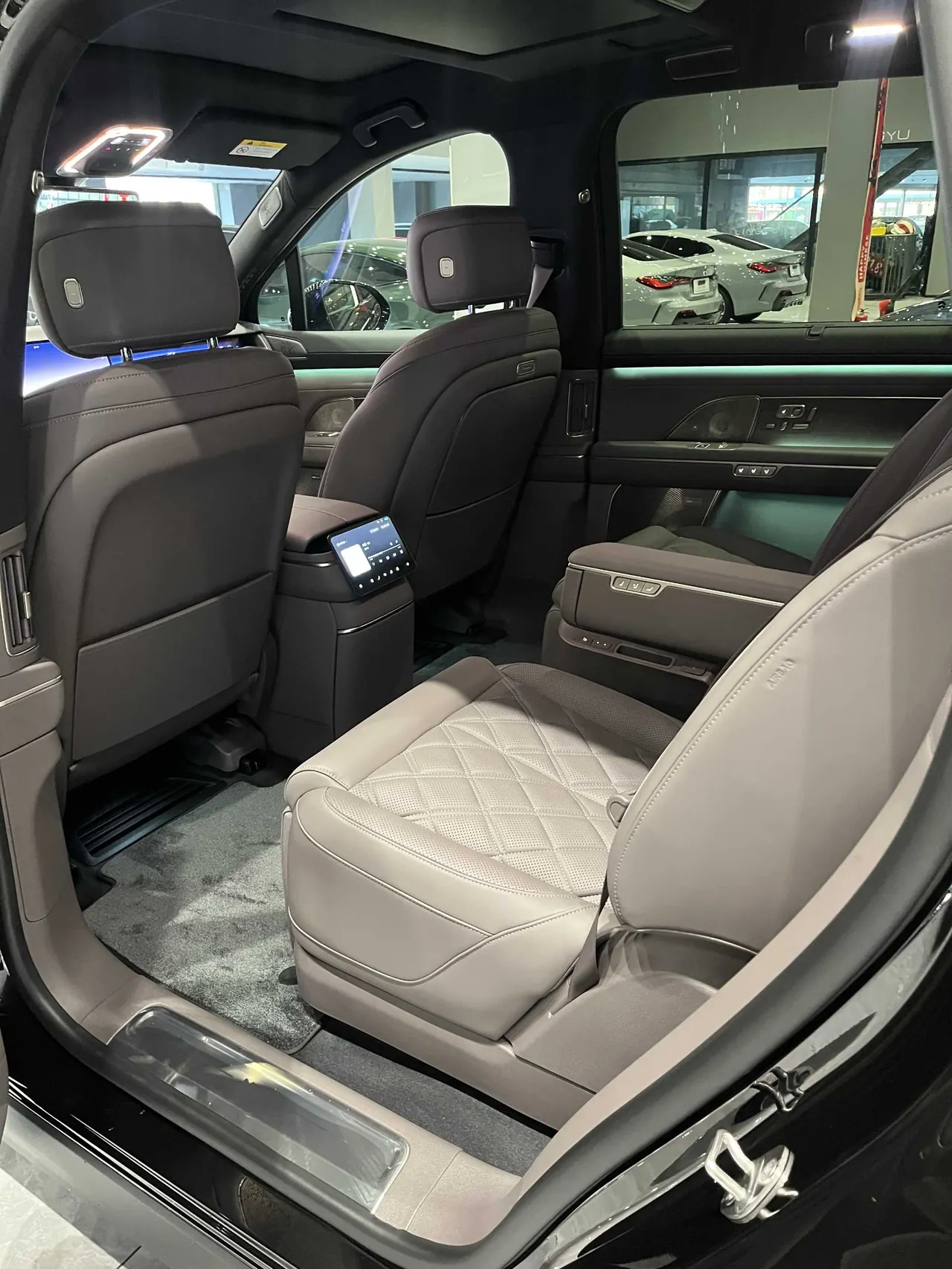 NIO 2026 ES8 6-seat executive deluxe automatic gear 8