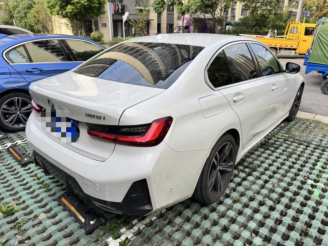 BMW 3 Series 2023 325i 2.0T M Sports Suit Automatic Gear 6