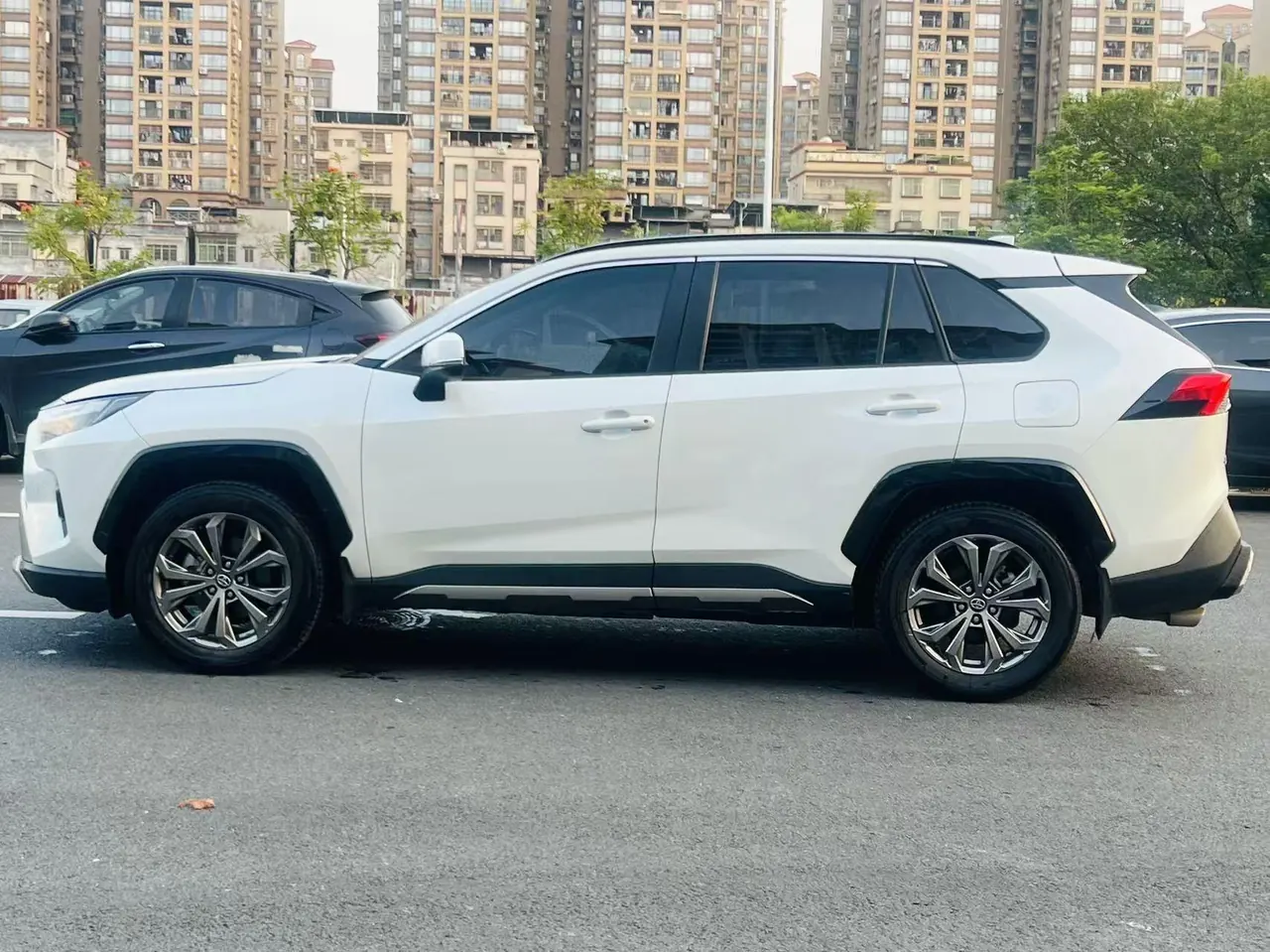 Toyota 2023 RAV4 Rongbo 2.0 Stepless Two-Drive Fashion Plus Edition Automatic Gear 3