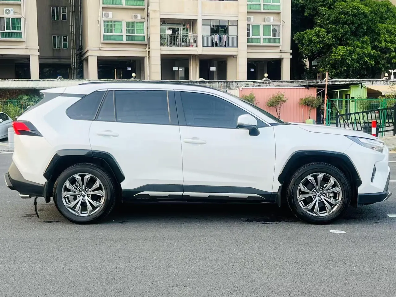 Toyota 2023 RAV4 Rongbo 2.0 Stepless Two-Drive Fashion Plus Edition Automatic Gear 4