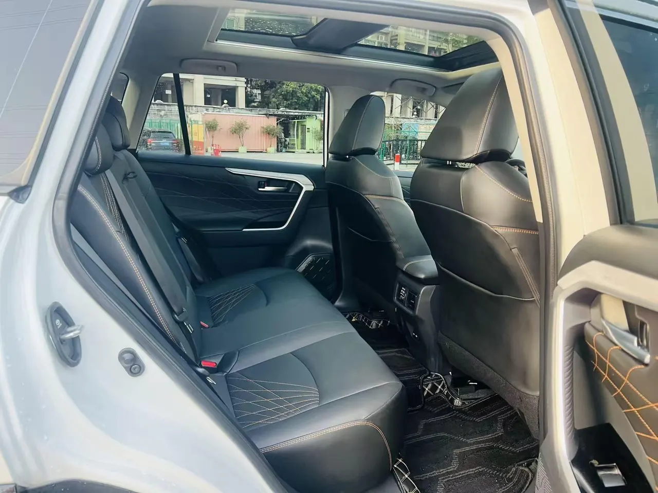 Toyota 2023 RAV4 Rongbo 2.0 Stepless Two-Drive Fashion Plus Edition Automatic Gear 8