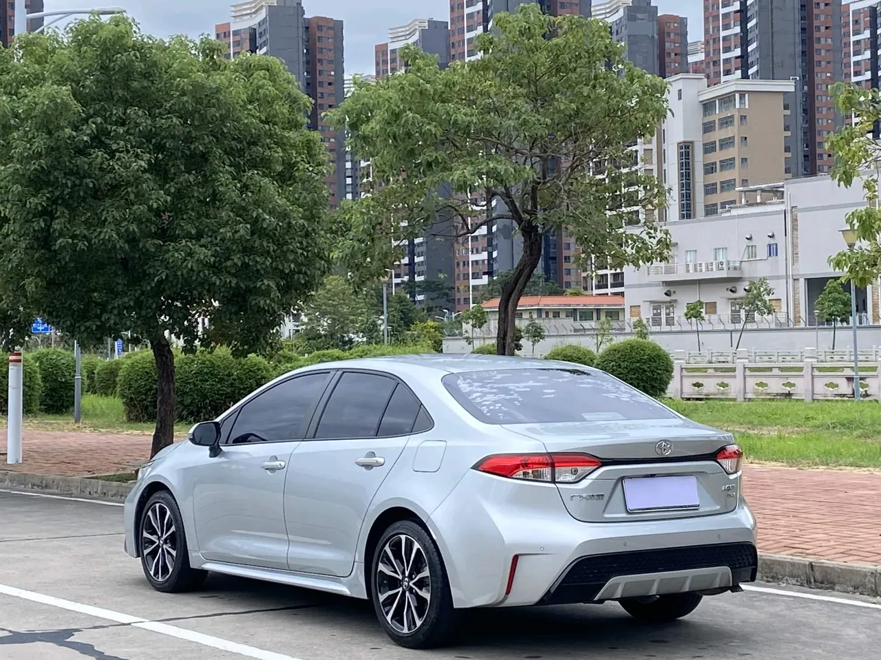Toyota 2021 Lei Ling 1.2T Stepless 185T Sports Edition Automatic Gear 4