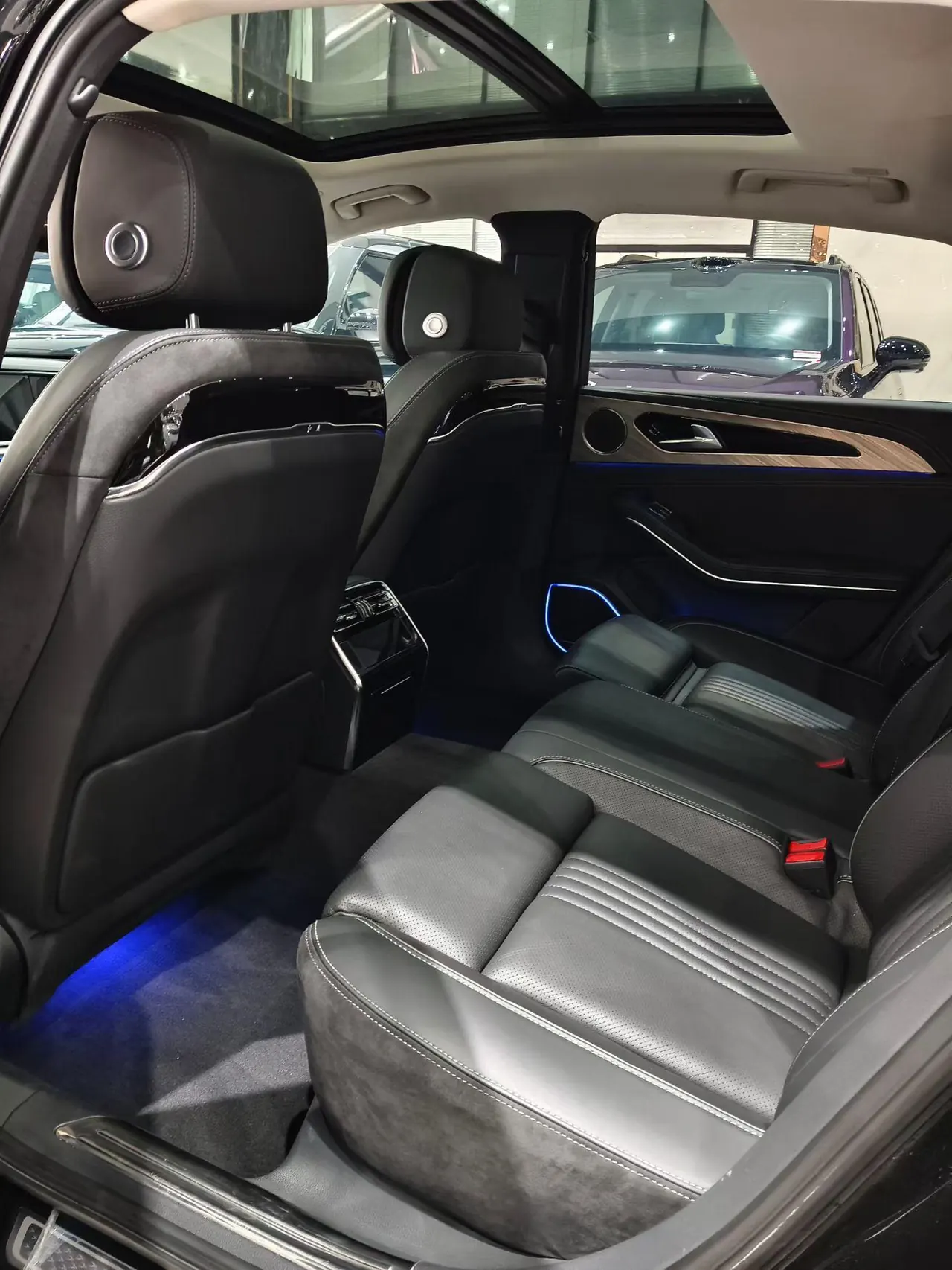 HongQi 2020 H9 48V 2.0T Zhilian Flag Edition Automatic Gear 4