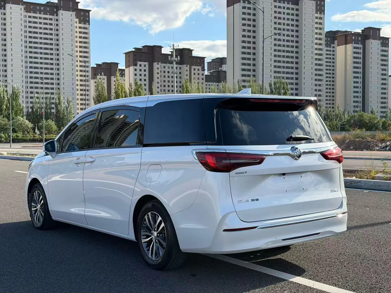 Buick 2021 GL8 ES Lu Zun 2.0T 653T Comfortable Automatic Gear 8