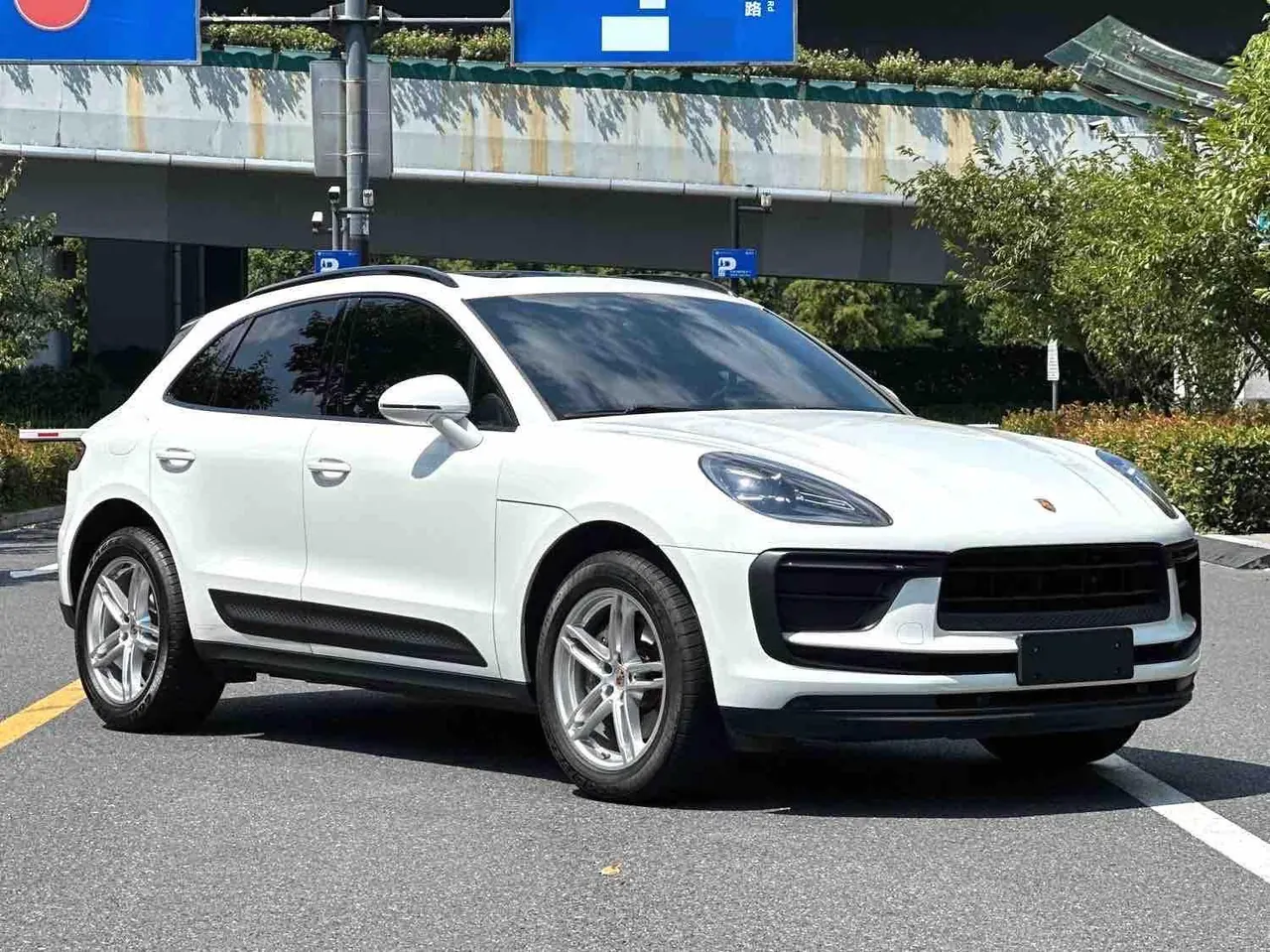 Porsche Macan (Imported) 2023 Macan 2.0T Automatic Gear 3