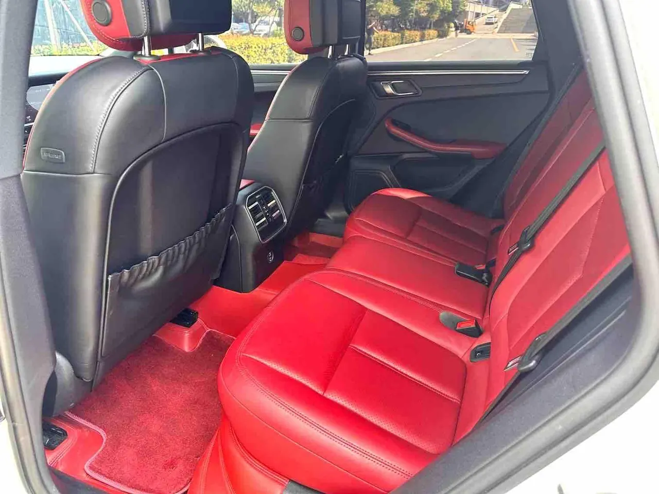 Porsche Macan (Imported) 2023 Macan 2.0T Automatic Gear 4