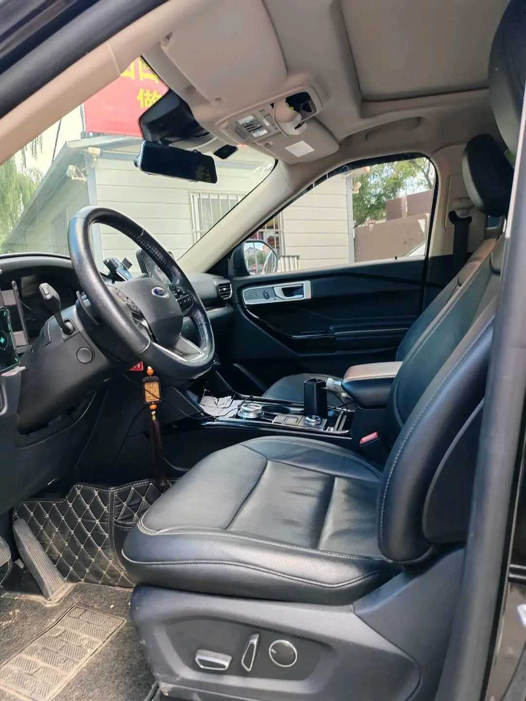 Ford 2020 Explorer 2.3T EcoBoost 285 Four-wheel Drive Titanium Edition 7-seat Automatic Gear 5