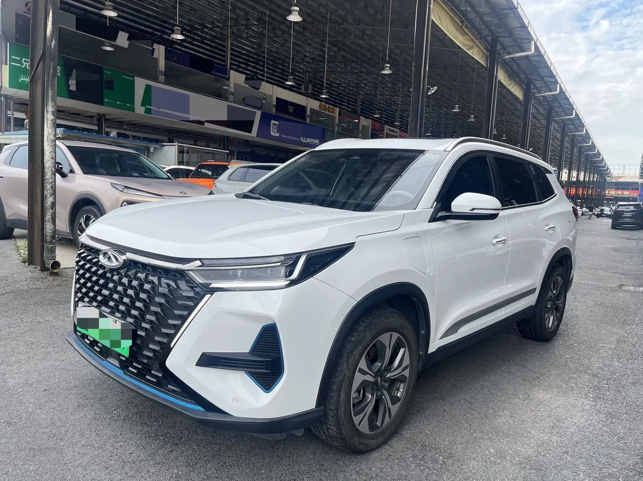 Open image lightbox: Chery Ruihu 8 PRO New Energy 2023 Ruihu 8 PRO PHEV 1.5T Vertical Edition Automatic Gear