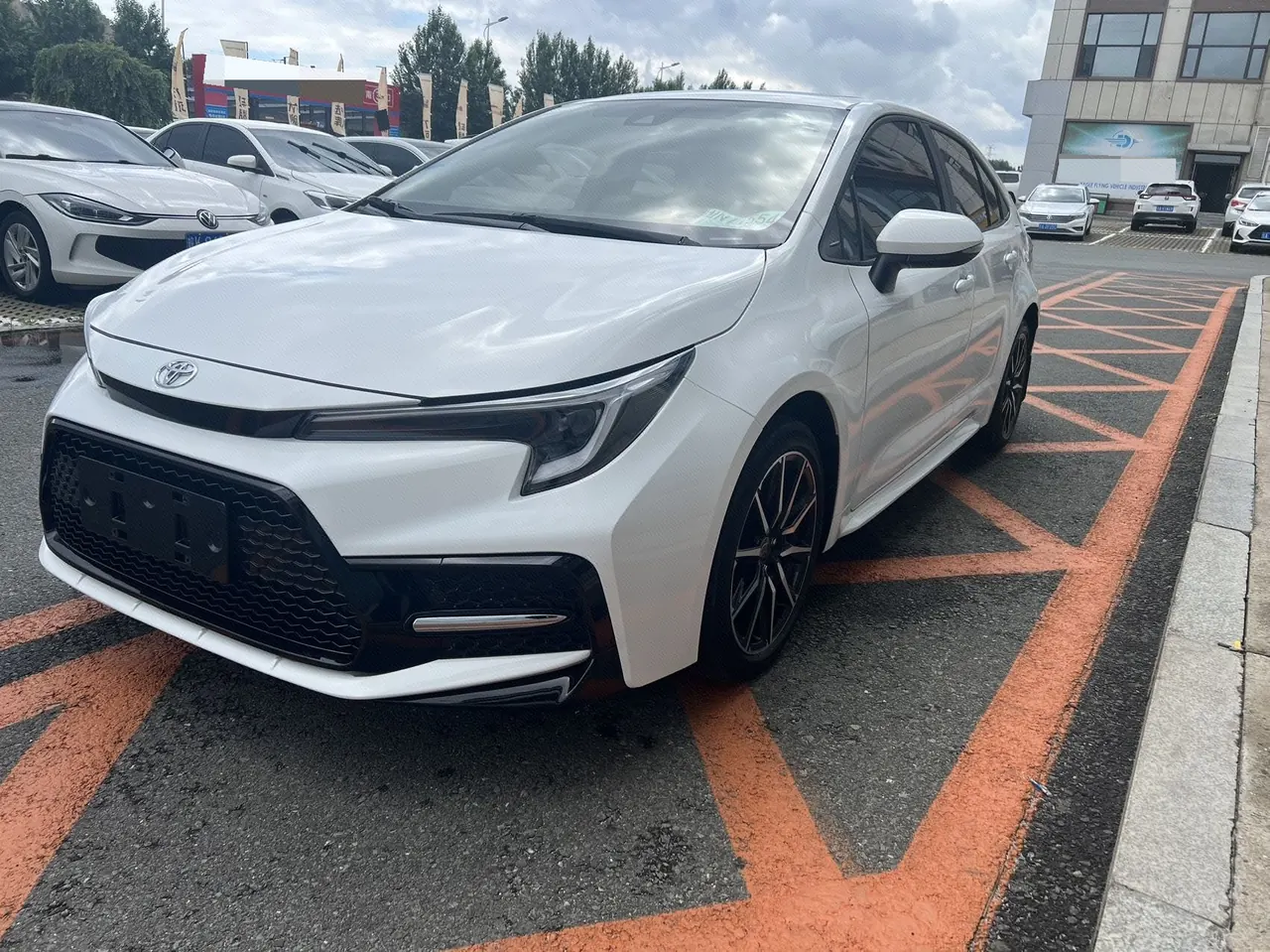 打开图片灯箱:Toyota 2023 Lei Ling 1.2T Stepless 185T Sports Edition Automatic Gear