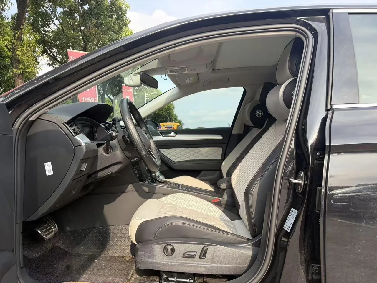 Volkswagen 2023 Magotan 2.0TSI 330TSI 2 million Commemorative Luxury Automatic Gear 3