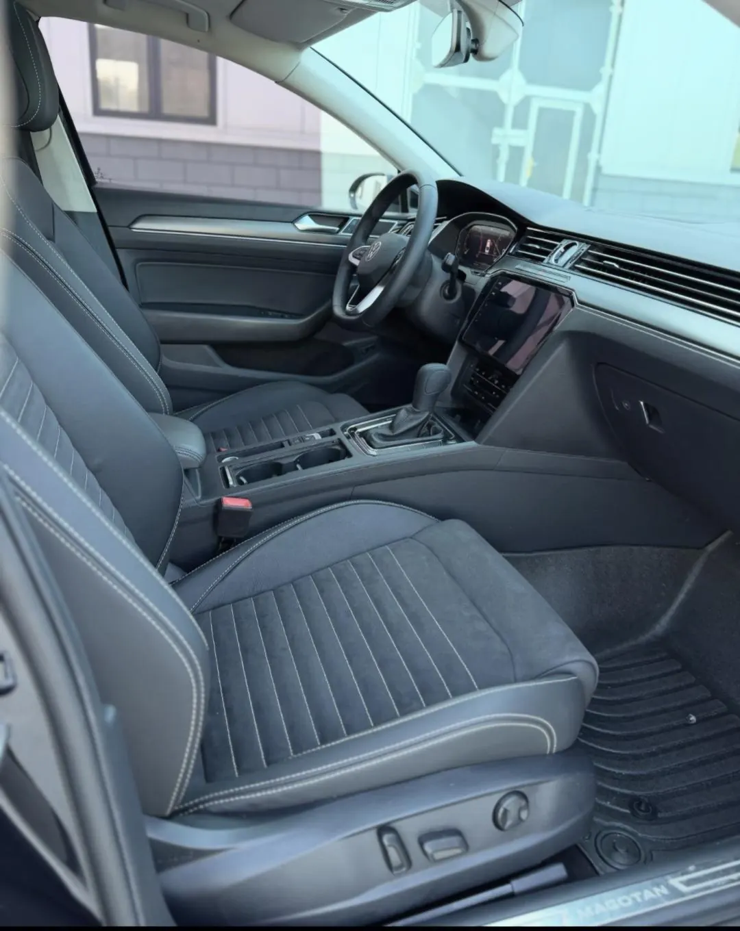 Volkswagen 2020 Magotan 2.0TSI 330TSI luxury automatic transmission 4